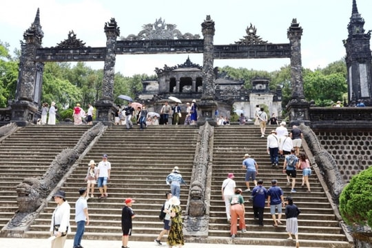 Huế: du lịch tăng 63%, doanh thu đạt 11.700 tỷ đồng