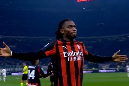 Leao ghi bàn, AC Milan thắng Lazio 1-0, tạm dẫn đầu