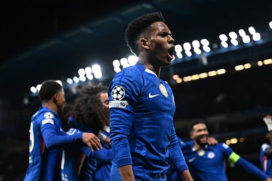 Chelsea âm thầm đua vô địch với chiều sâu và 3-0 Barcelona