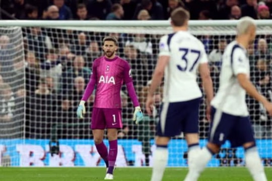 Tottenham thua Fulham 1-2: sụp đổ trong 6 phút đầu