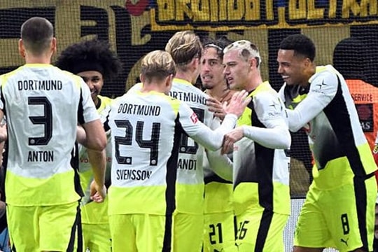 Dortmund thắng 2-1 trên sân Leverkusen, chen chân top 3