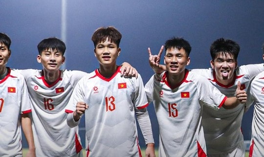 U17 Việt Nam thắng U17 Macau 4-0, vững ngôi đầu bảng