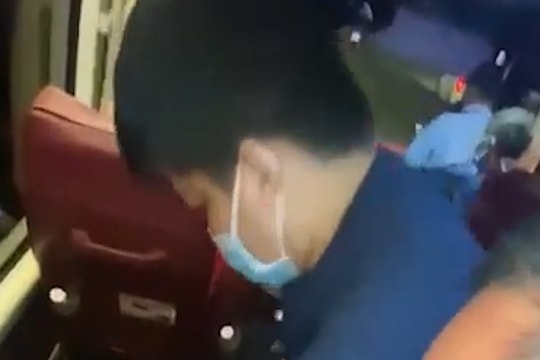 Nghẹt thở 45 giây giành sự sống cho nam thanh niên bị ngưng tim trên xe khách