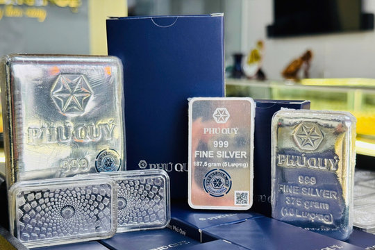 Giá bạc hôm nay 1/12/2025: Bạc Phú Quý vượt xa mốc 2,2 triệu đồng/lượng