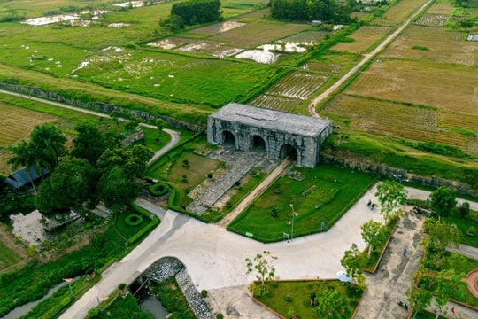 Thành nhà Hồ: trải nghiệm xe trâu, ngắm lúa xanh mướt