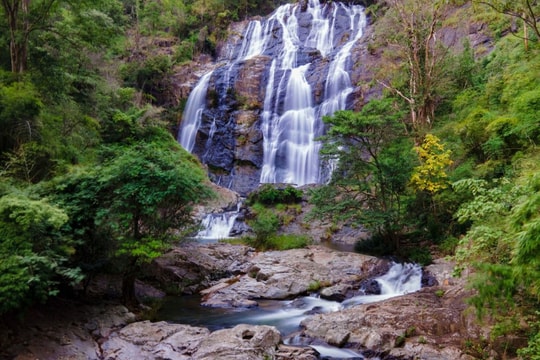 Thác Chapơr: trekking 2km men suối và tắm thác mát lạnh