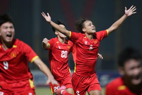 U17 Việt Nam hạ Malaysia 4-0, Mạnh Cường nói về HLV Roland