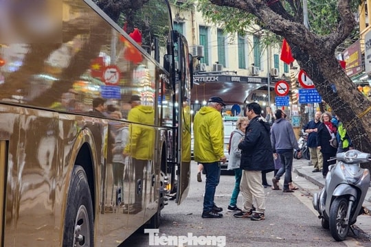 Hà Nội: kỷ lục 30,94 triệu khách và loạt tour đêm