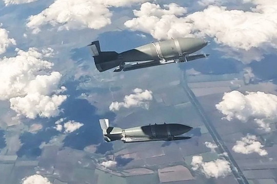 Tin vũ khí 1.12: Ukraine đối phó KAB, Kizilelma bắn BVR