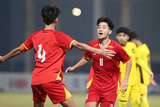 Thắng to, U17 Việt Nam được thưởng lớn; Arsenal bị 10 người Chelsea cầm hòa