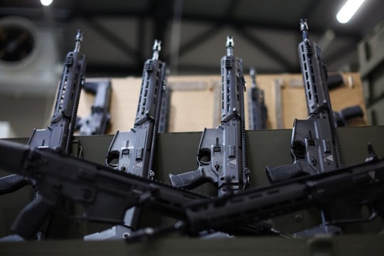 Xung đột Ukraine đẩy doanh thu vũ khí toàn cầu lên mức kỷ lục