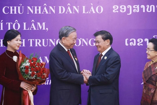 Tổng Bí thư Tô Lâm nhận Huân chương Vàng Quốc gia của Lào