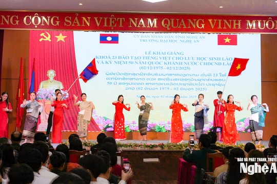 Trường Đại học Nghệ An khai giảng lớp tiếng Việt và kỷ niệm 50 năm Quốc khánh Lào