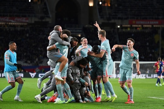 Atletico thách thức lời nguyền Camp Nou, mơ chiếm đỉnh