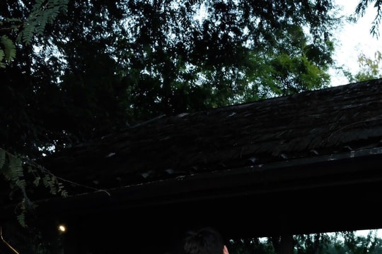 Hương Giang công khai ảnh tình cảm bên bạn trai tại Lào