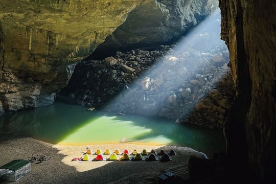 Tháng 12 đi đâu: Hang Én nắng xuyên, Sydney đếm ngược