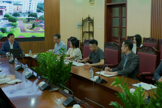 Gia đình trái dấu tập 1: Trưởng phòng mất chức, bị cấp dưới cũ chèn ép