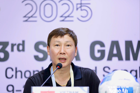 HLV Kim Sang Sik chỉ ra hạn chế của U22 Việt Nam, dù thắng trận mở màn SEA Games 33