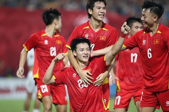 U22 Việt Nam tập sân phụ, HLV Kim trấn an trước SEA Games 33