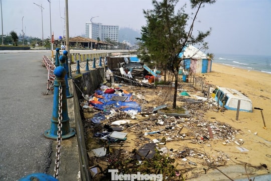 Thiên Cầm: hiện trạng bãi biển ngập rác sau bão lũ