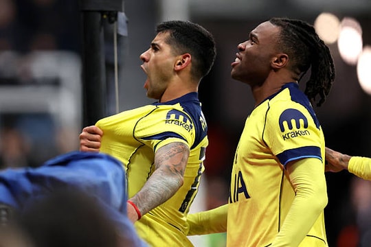 Newcastle 2-2 Tottenham: Romero cú đúp, cứu điểm 90+5