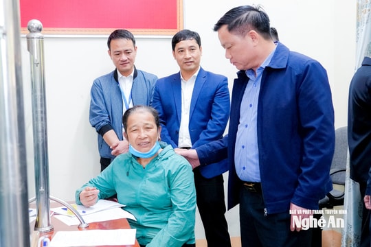 Bí thư Tỉnh ủy Nghệ An Nguyễn Khắc Thận làm việc tại 2 xã Tri Lễ và Quế Phong