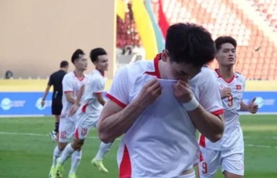 U22 Việt Nam 2-1 U22 Lào: Đình Bắc là 'của hiếm'