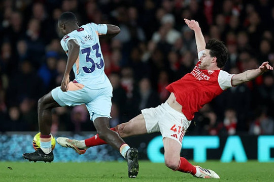 Arsenal 2-0 Brentford: Rice bùng nổ rồi dính chấn thương
