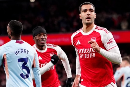 Merino hóa số 9, ghi bàn kiến tạo, Arsenal hạ Brentford 2-0