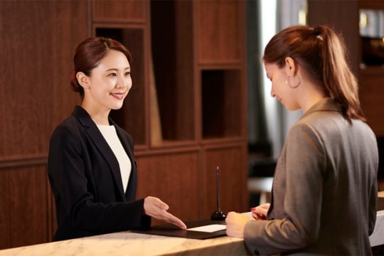 Khách sạn: vì sao lễ tân không nói to số phòng của bạn