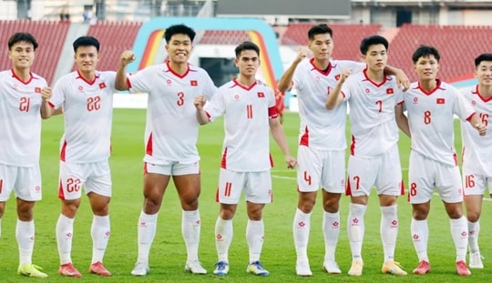 U22 Việt Nam 2-1 Lào: Đình Bắc cú đúp, khởi đầu thực dụng