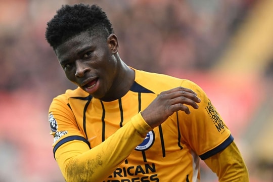 Tottenham theo dõi Baleba, thách thức Man United mùa đông