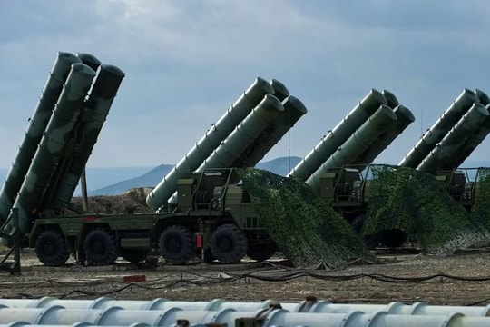 Ấn Độ muốn mua thêm S-400; Nga cho biết đang xem xét