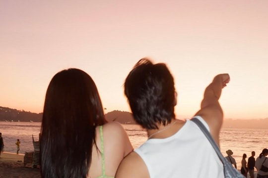 Tăng Duy Tân và Bích Phương lộ ảnh thân mật tại Thái Lan