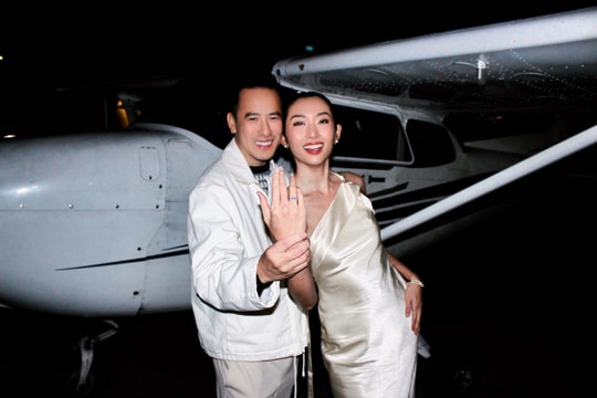 Hoa hậu Thanh Khoa được bạn trai cầu hôn trên trực thăng