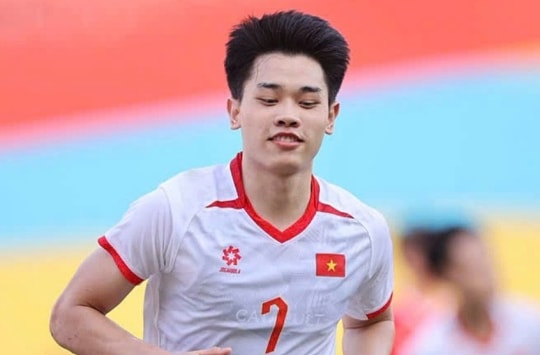 Đình Bắc ấn định 2-1, Văn Hậu tái xuất đầy hứa hẹn