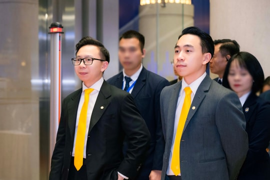 Á hậu Phương Nhi cùng chồng dự lễ trao giải VinFuture 2025