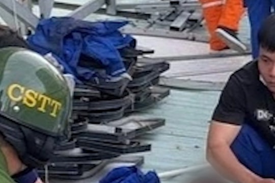 Kịp thời cứu công nhân bị điện giật trên mái nhà