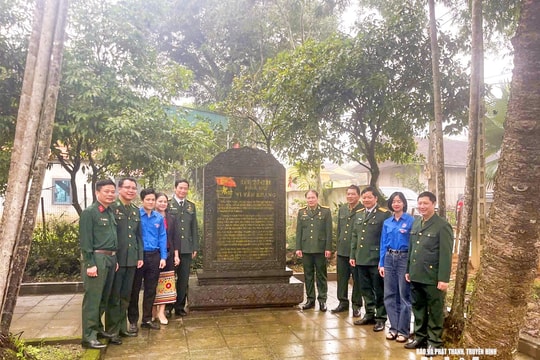 Hội Cựu Chiến binh cơ quan Tỉnh ủy thăm các địa chỉ đỏ tại miền Tây Nghệ An