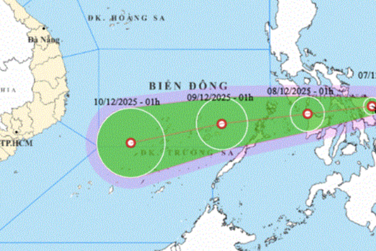 Áp thấp nhiệt đới tiến nhanh vào Biển Đông: Miền Nam cần sẵn sàng ứng phó