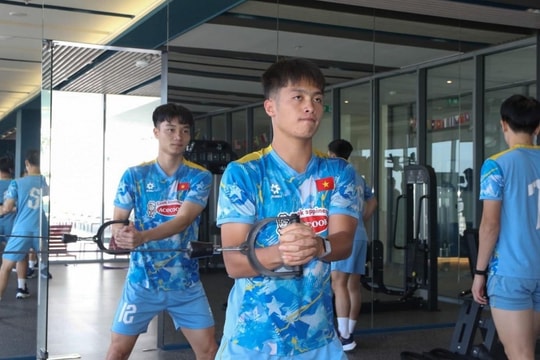 U22 Việt Nam tập gym, chờ đấu Malaysia ngày 11/12