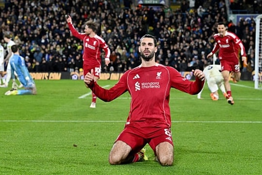 Leeds hòa Liverpool 3-3: Ao Tanaka cứu điểm phút 90+5