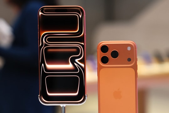 Lý do người dùng iPhone 17 không nên dùng miếng dán màn hình?