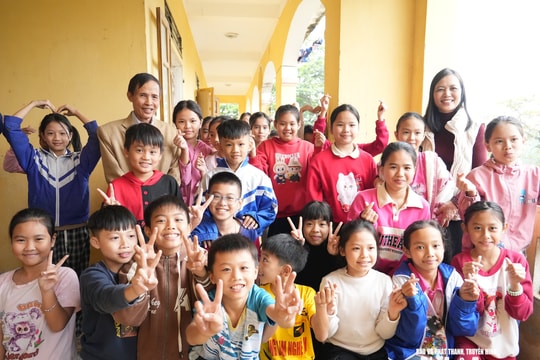 Lớp học đặc biệt ở vùng rốn lũ Thiên Nhẫn