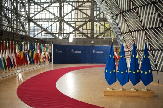 EU đóng băng vô thời hạn tài sản ngoại hối của Nga