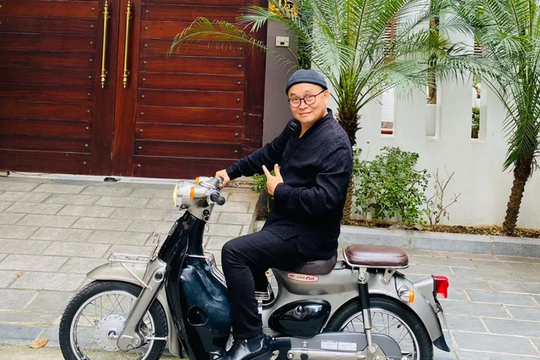 Cub 50cc 81: Lựa chọn di chuyển giản dị của nghệ sĩ Xuân Hinh