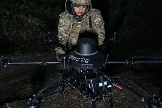 UAV Vampire và FPV Ukraine vô hiệu hóa xe tăng Nga trong hầm