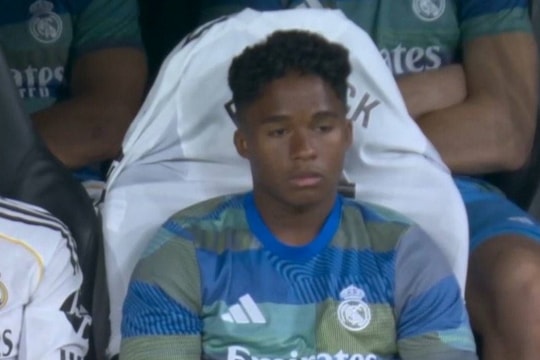 Real Madrid thua Celta Vigo 0-2, Endrick nhận thẻ đỏ