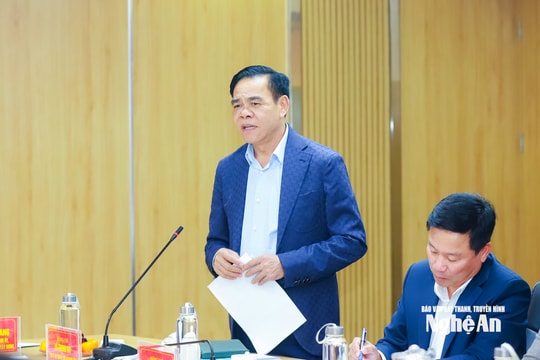 Chủ tịch UBND tỉnh Võ Trọng Hải dự, chỉ đạo Hội nghị kiểm điểm tại Đảng bộ Sở Xây dựng