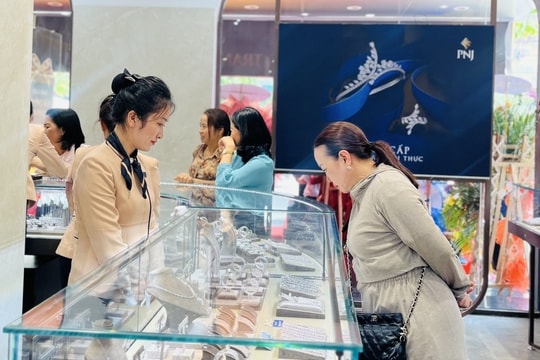 Giá vàng hôm nay 10/12/2025: Bảng giá vàng SJC ACB, nhẫn, vàng thế giới